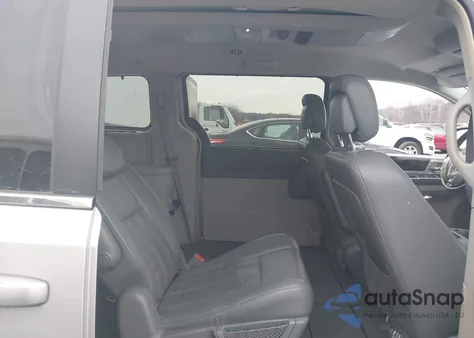 2010 Chrysler Town & Country Touring from USA, damaged, VIN 2A4RR5D19AR305396